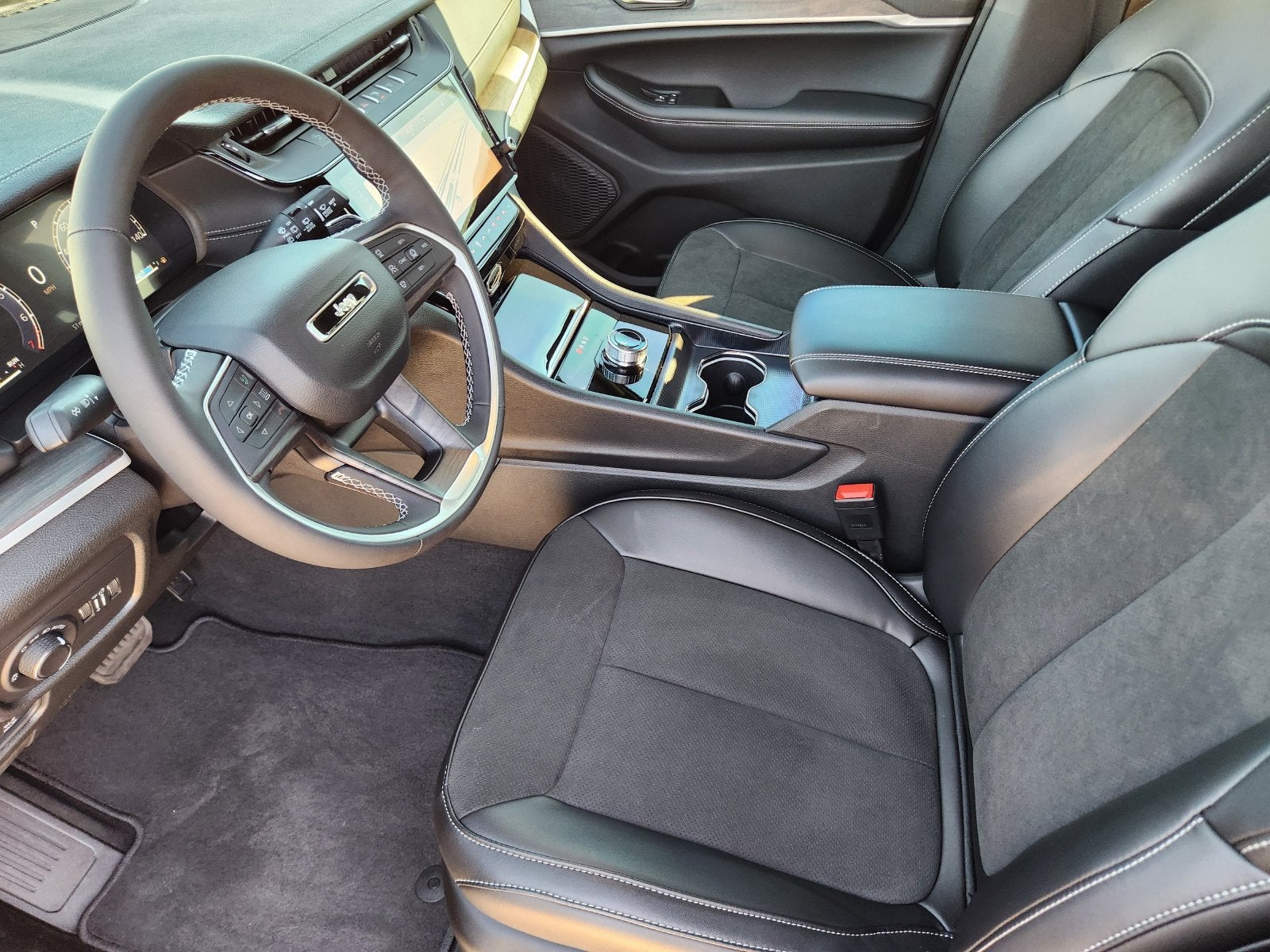 2026 Jeep Grand Cherokee GRAND CHEROKEE LAREDO ALTITUDE 4X2