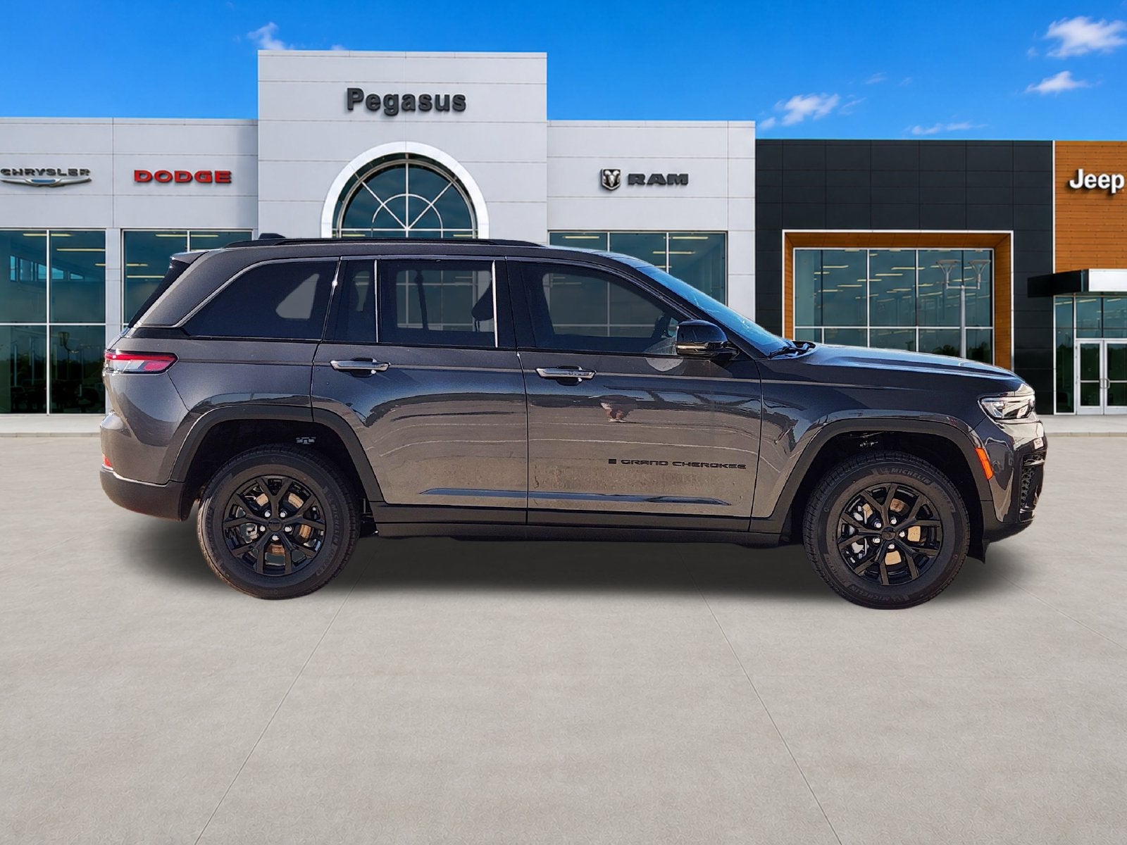 2026 Jeep Grand Cherokee GRAND CHEROKEE LAREDO ALTITUDE 4X2