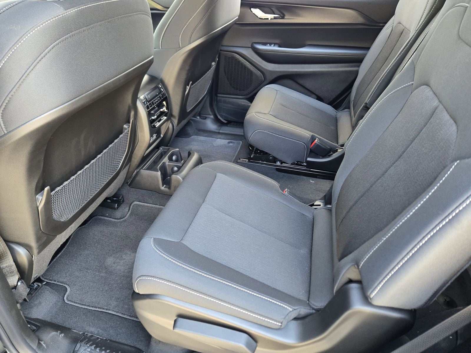 2025 Jeep Grand Cherokee L GRAND CHEROKEE L LAREDO X 4X2