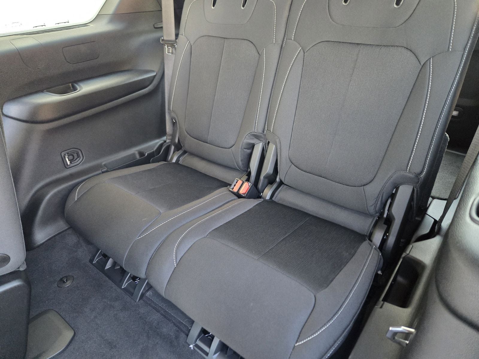 2025 Jeep Grand Cherokee L GRAND CHEROKEE L LAREDO X 4X2