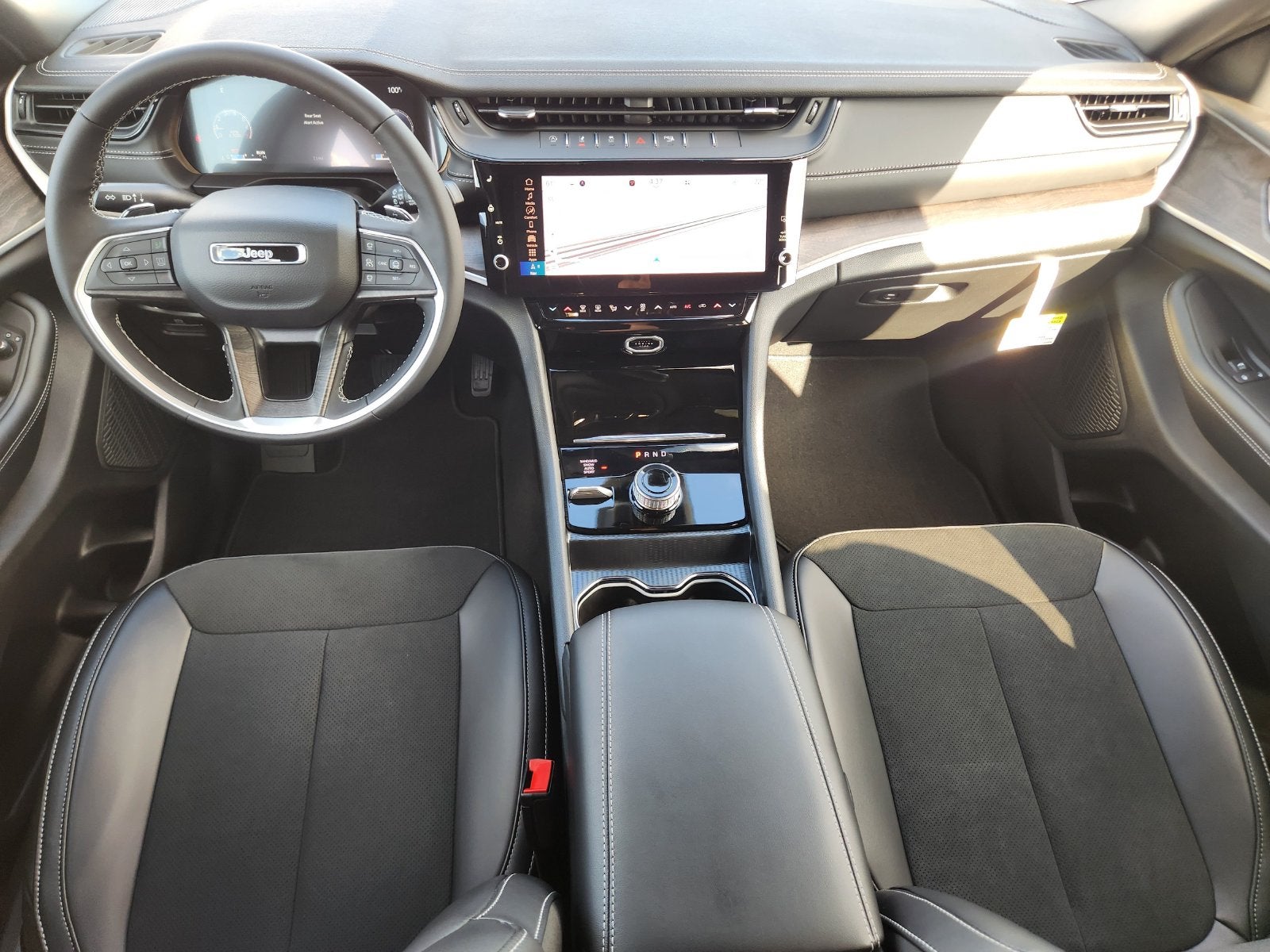 2027 Jeep Grand Cherokee L GRAND CHEROKEE L LAREDO ALTITUDE 4X4