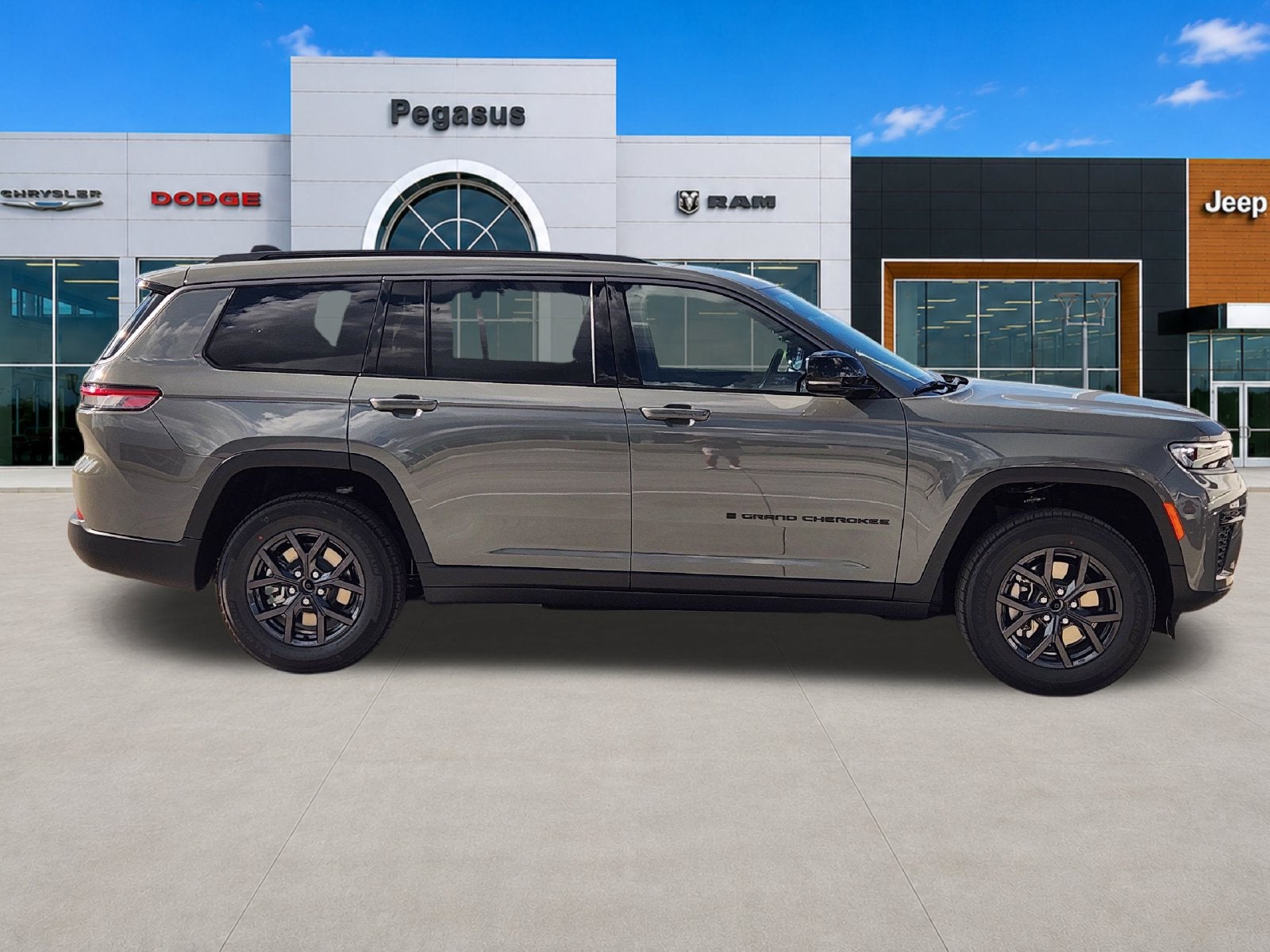 2027 Jeep Grand Cherokee L GRAND CHEROKEE L LAREDO ALTITUDE 4X4