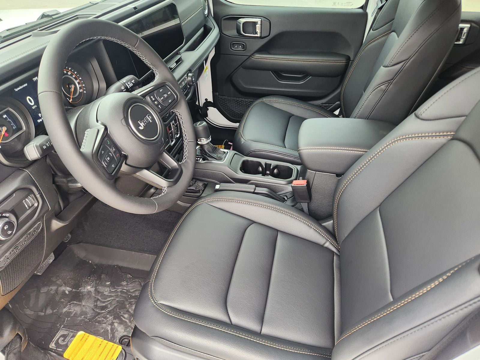 2026 Jeep Gladiator GLADIATOR SAHARA 4X4