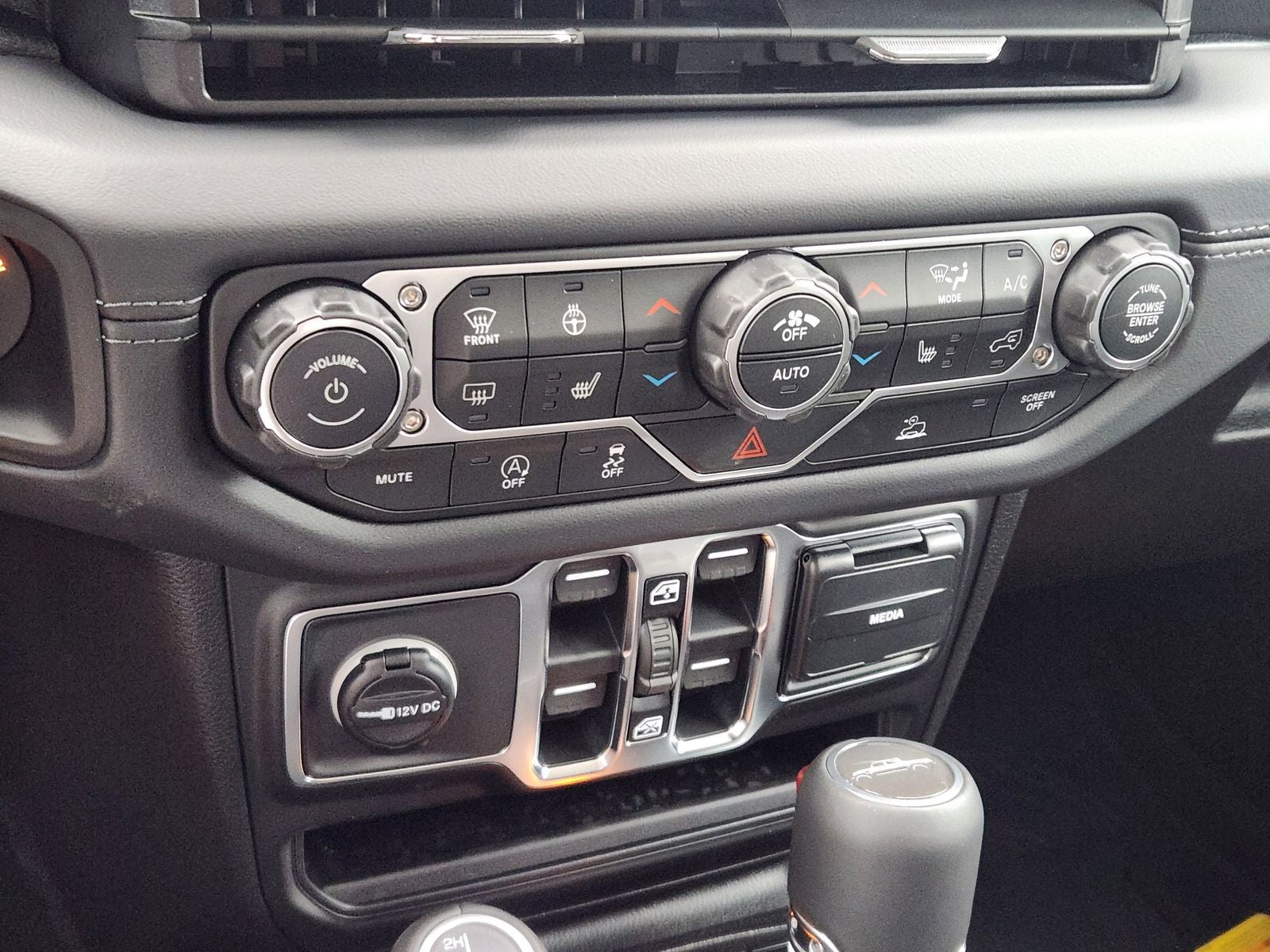 2026 Jeep Gladiator GLADIATOR SAHARA 4X4