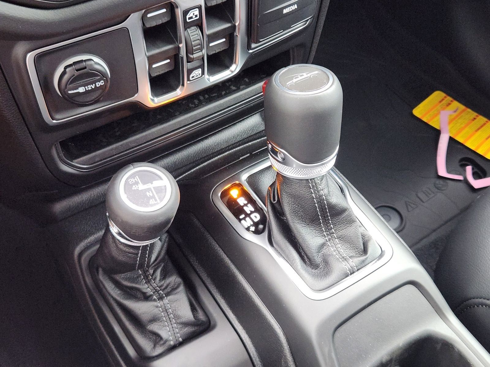 2026 Jeep Gladiator GLADIATOR SAHARA 4X4