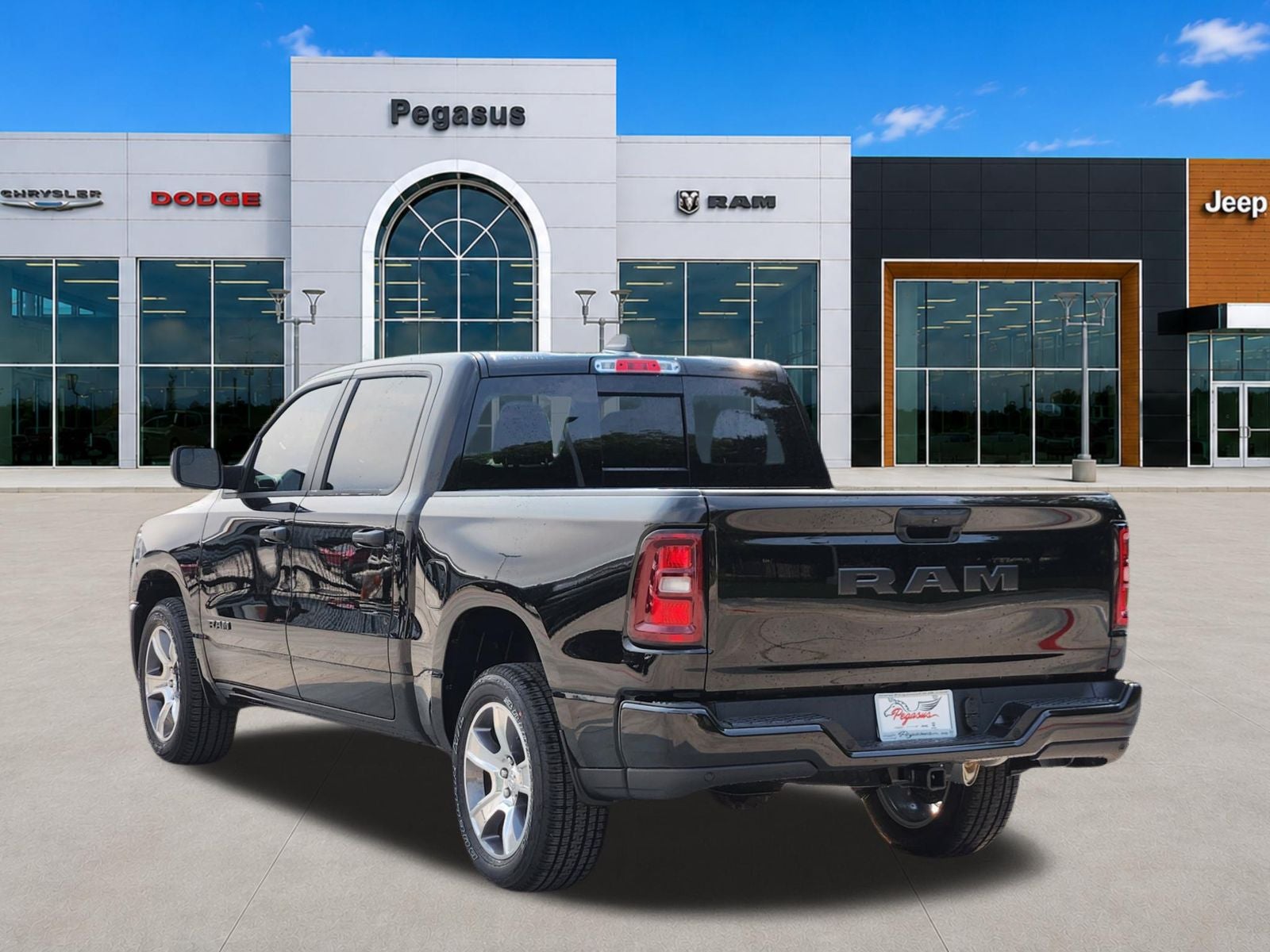 2026 RAM Ram 1500 RAM 1500 EXPRESS CREW CAB 4X2 5'7' BOX