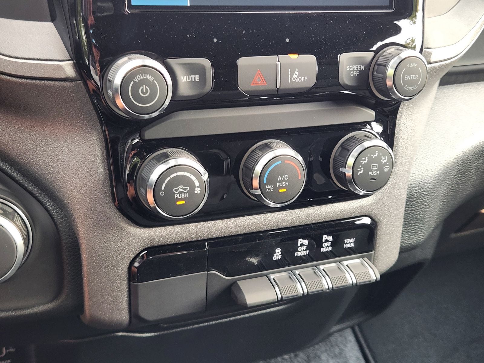 2026 RAM Ram 1500 RAM 1500 EXPRESS CREW CAB 4X2 5'7' BOX