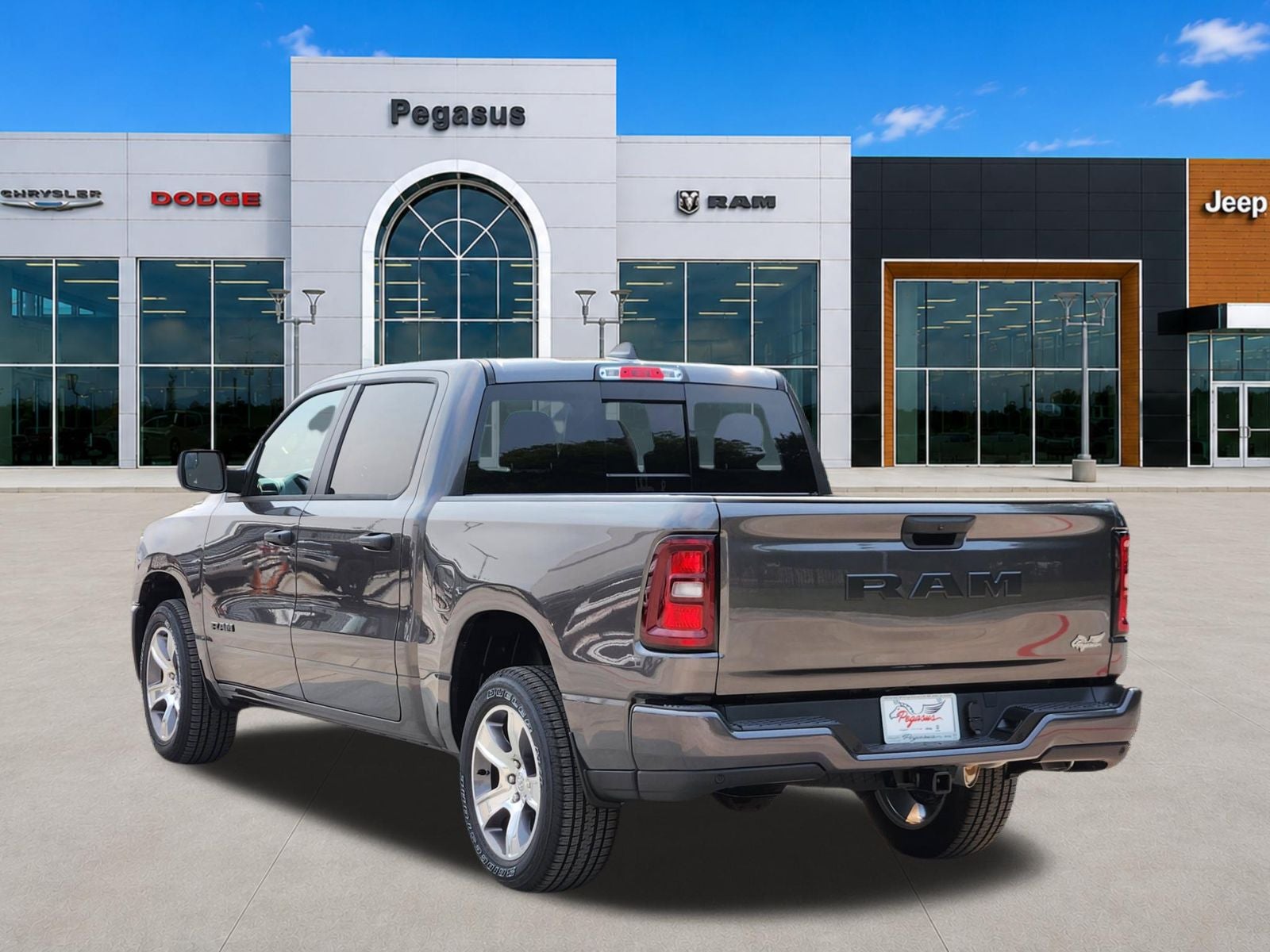 2026 RAM Ram 1500 RAM 1500 EXPRESS CREW CAB 4X2 5'7' BOX