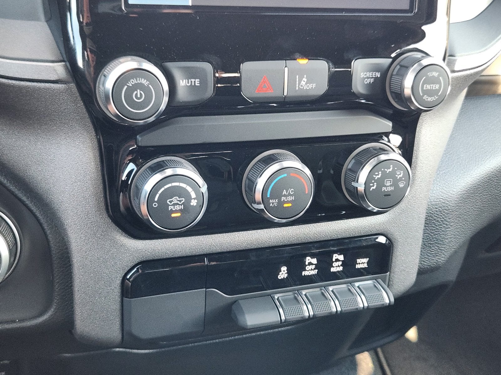 2027 RAM Ram 1500 RAM 1500 EXPRESS CREW CAB 4X2 5'7' BOX