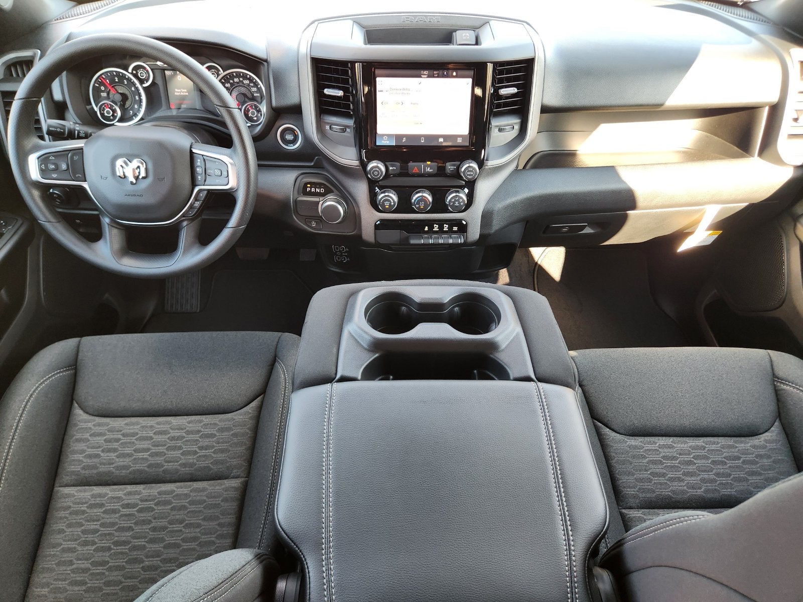 2027 RAM Ram 1500 RAM 1500 EXPRESS CREW CAB 4X2 5'7' BOX