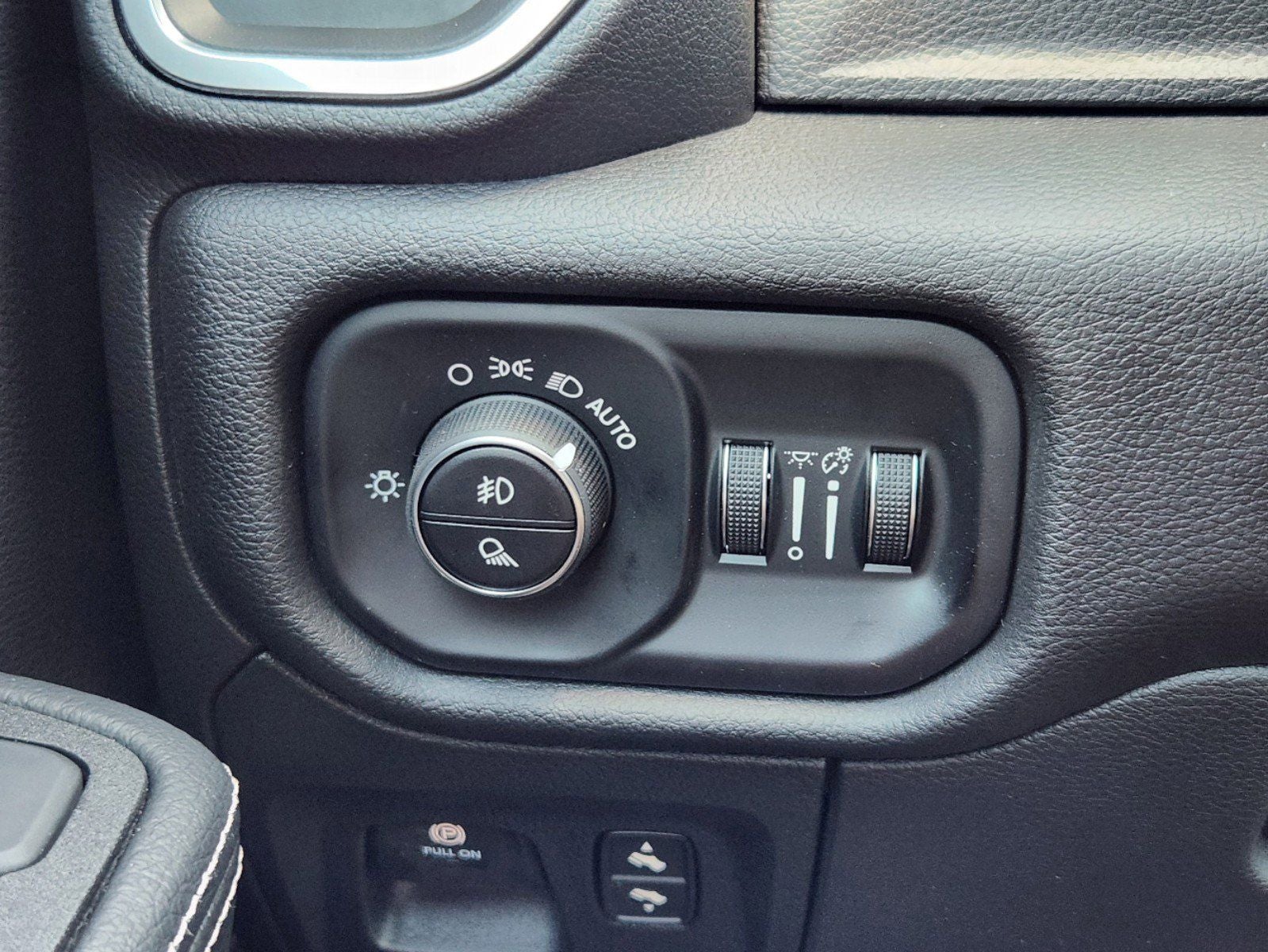 2025 RAM Ram 1500 RAM 1500 LARAMIE CREW CAB 4X4 5'7' BOX