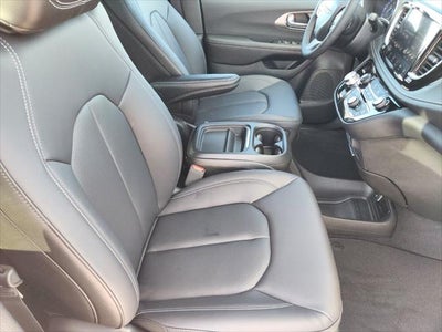 2027 Chrysler Pacifica PACIFICA SELECT