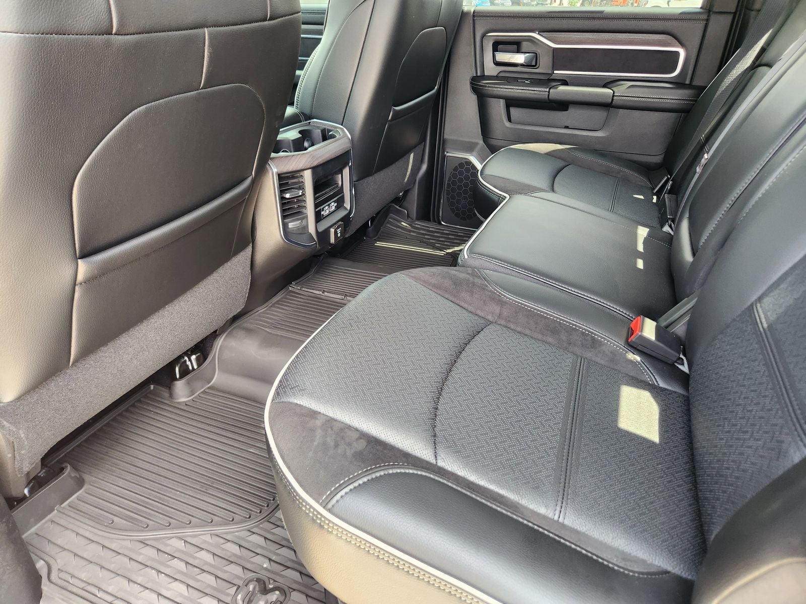 2026 RAM Ram 3500 RAM 3500 LARAMIE CREW CAB 4X4 8' BOX