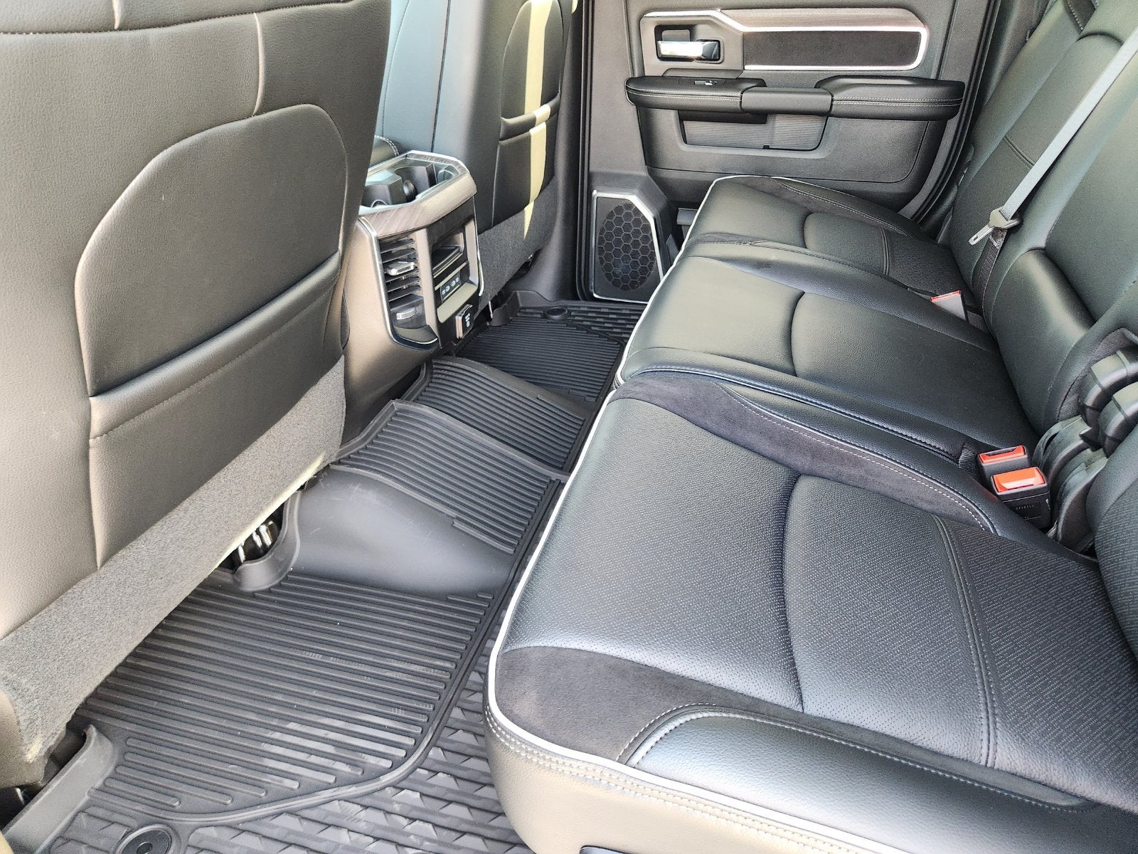 2027 RAM Ram 2500 RAM 2500 LARAMIE MEGA CAB 4X4 6'4' BOX