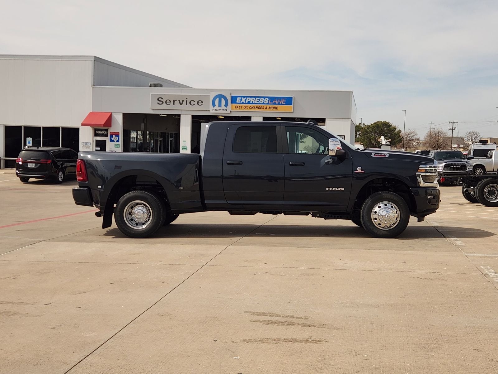 2026 RAM Ram 3500 RAM 3500 LARAMIE MEGA CAB 4X4 6'4' BOX