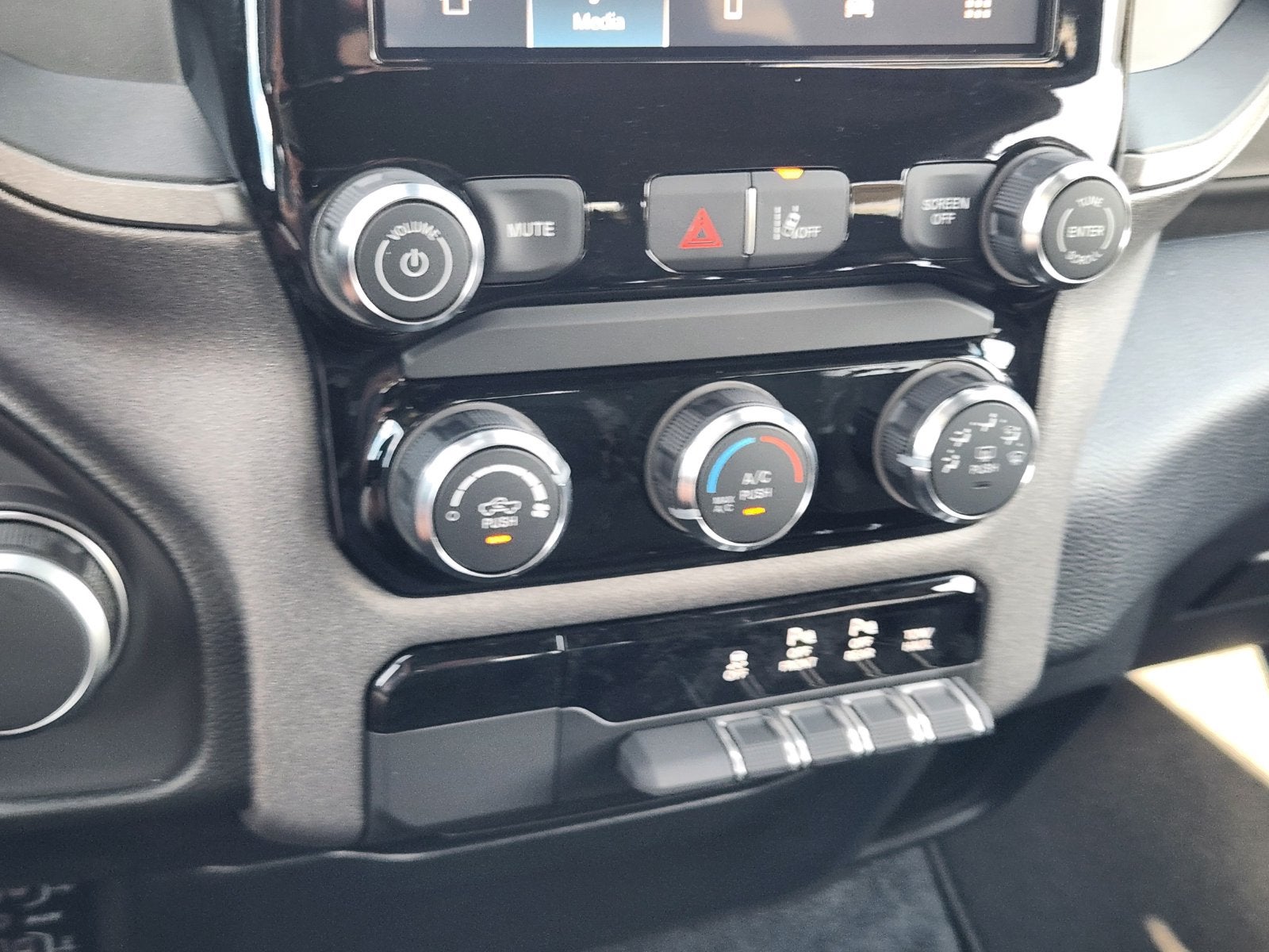 2027 RAM Ram 1500 RAM 1500 EXPRESS CREW CAB 4X2 5'7' BOX