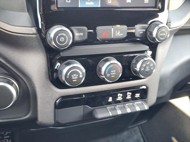 2027 RAM Ram 1500 RAM 1500 EXPRESS CREW CAB 4X2 5'7' BOX