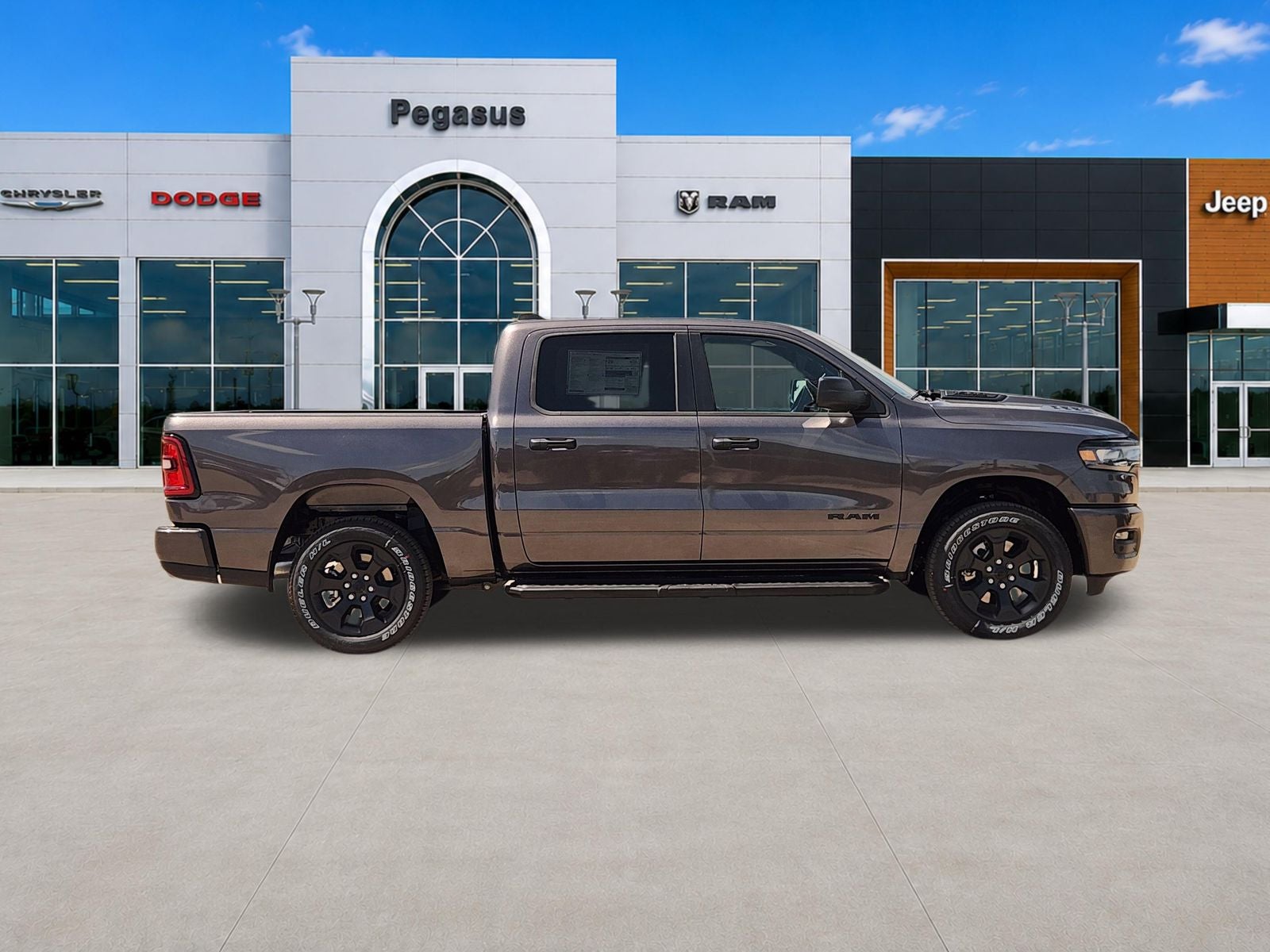 2026 RAM Ram 1500 RAM 1500 EXPRESS CREW CAB 4X4 5'7' BOX