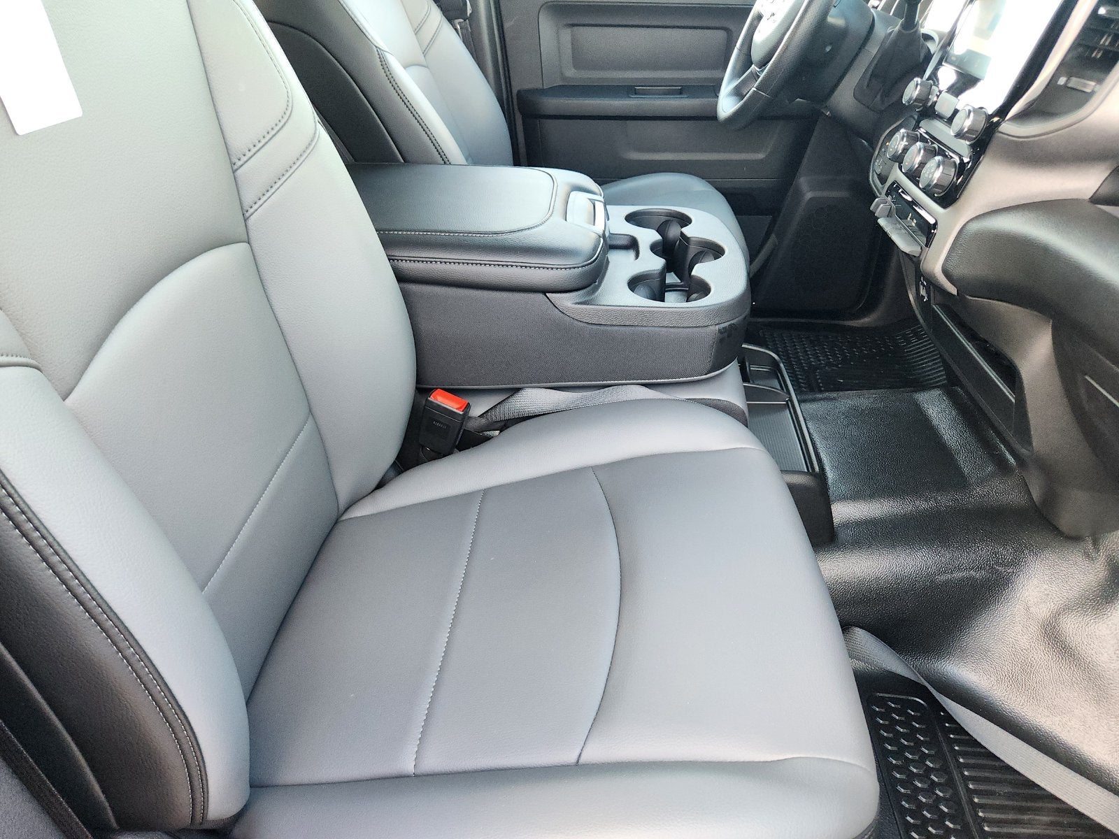 2027 RAM Ram 2500 RAM 2500 TRADESMAN CREW CAB 4X4 6'4' BOX